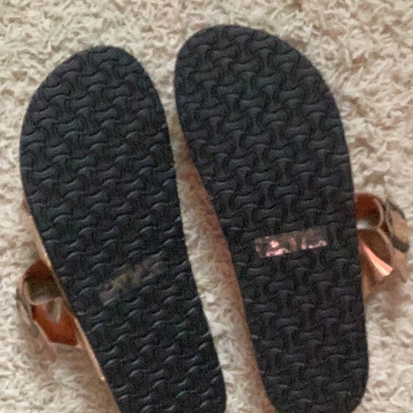 Sandles - Picture 2 of 2